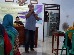 Dipandu Mahasiswa KKN UPGRIS, Warga Tasikrejo Belajar Jualan Online