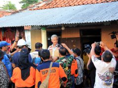 Ganjar Pranowo Kunjungi Korban Banjir di Pemalang