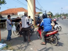 Asosiasi Sistem Penyediaan Air Minum (SPAMS) Pedesaan “Banyu Lestari” Turun Ke Jalan Bagikan Masker