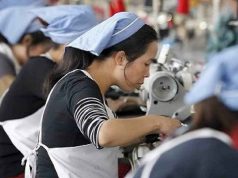 Kabar Terbaru, Upah Minimum 2021 Tak Naik ILUSTRASI: Buruh yang bekerja di pabrik. (ATENDA.ID)