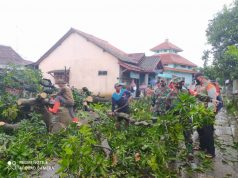 Angin Puting Beliung Rusak Belasan Rumah di Desa Asemdoyong Dok. Kodim 071