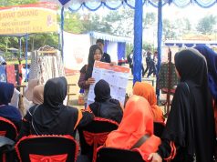 Relawan Sosialisasikan Pemilu 2019 di Seputar Pantai Joko Tingkir
