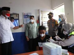 Ganjar Tinjau Vaksinasi Malam Hari di Pemalang, Warga Bisa Dapat Hadiah Ganjar Tinjau Vakasinasi di Pemalang