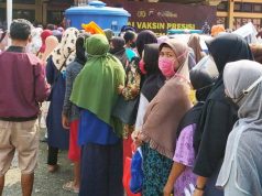 Gedung Serbaguna Diserbu Warga Untuk Terima BLT dan Vaksin