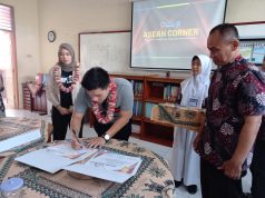 Perwakilan ASEAN Foundation dan ASEAN Youth Organization Meresmikan ASEAN Corner di SMAN 2 Pemalang