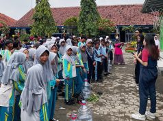 Mahasiswa KKN Upgris Beri Edukasi Penanaman Tanaman Herbal Kepada Siswa SD